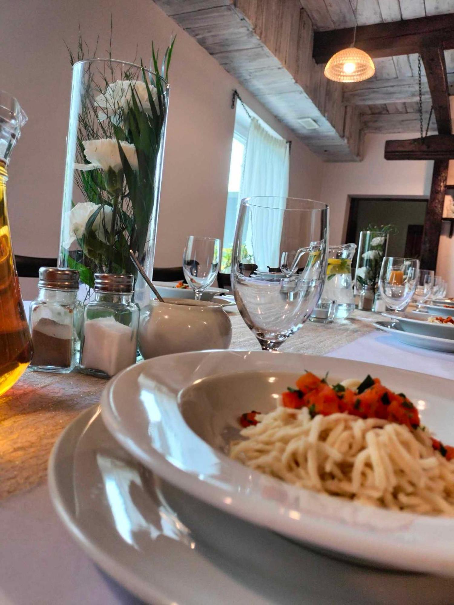 Kamienica Pokoje & Restauracja 奥帕莱尼察 外观 照片